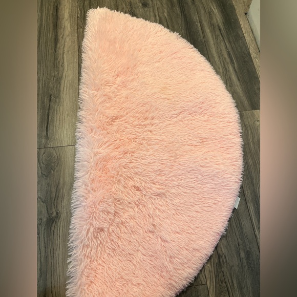 Other - 🌱🦢4 FOR $15!🦢🌱 Pink Fluffy Rug